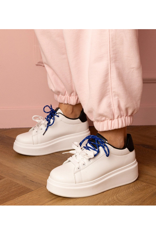 Weiße Sportsneaker auf Plattform Kler