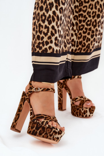 Damensandalen In einem hohen Posten und Plattform mit Leopardenfellmuster braune Farbe Jovenes