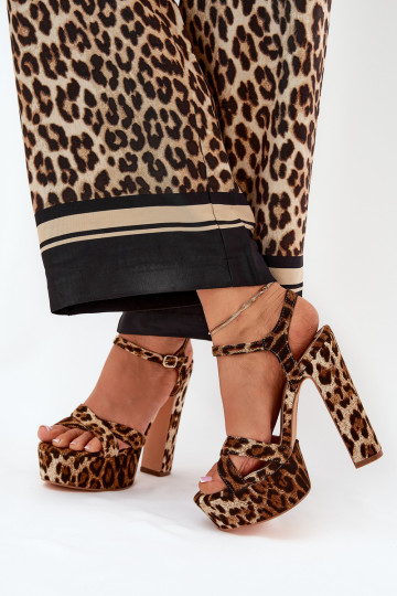 Damensandalen In einem hohen Posten und Plattform mit Leopardenfellmuster braune Farbe Jovenes 2