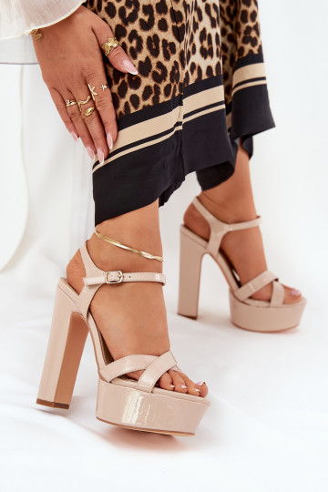 Damensandalen In einem hohen Posten und Plattform mit Lackeffekt Beige Jovenes 2