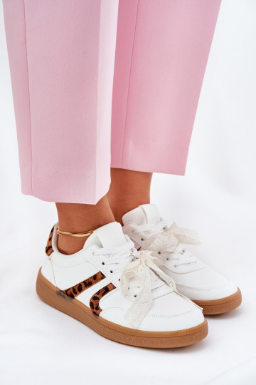 Niedrige Sneaker-Modelle für Damen mit Schnürsenkeln und Leopardenfell-Muster in weißer Zielle