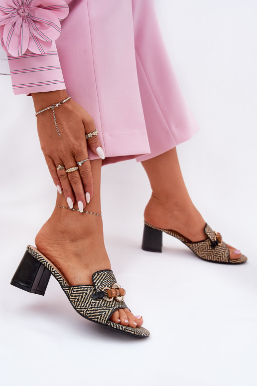 Damenhausschuhe mit Absätzen mit Ornamenten schZuarze Farbe Ovittole