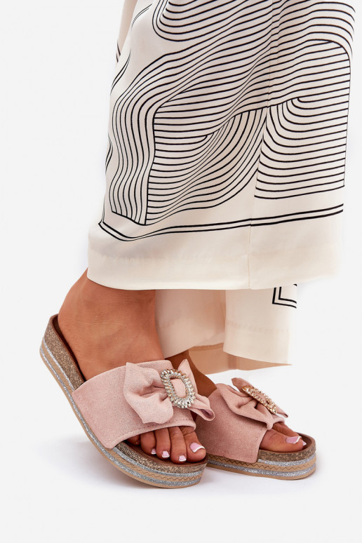 Damenhausschuhe mit einer Plattform mit Bändern I Ozdobną Broszką pinke Farbe Lenela Damenhausschuhe mit einer Plattform mit Bändern I Ozdobną Broszką pinke Farbe Lenela