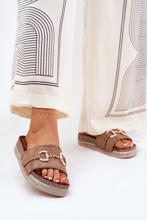 Damenhausschuhe mit einer Plattform mit goldenen Details Und Glitzer Khaki-Farbe Morisela Damenhausschuhe mit einer Plattform mit goldenen Details Und Glitzer Khaki-Farbe Morisela