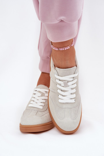 Sportliche Schuhe aus Suede in Grau