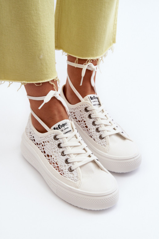 mit Spitzenmotiven Freizeitschuhe Lee Cooper LCIN-23-44-1617 Zueiße Farbe