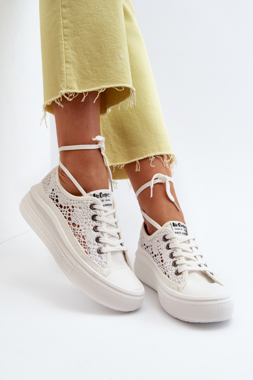 mit Spitzenmotiven Freizeitschuhe Lee Cooper LCIN-23-44-1617 Zueiße Farbe