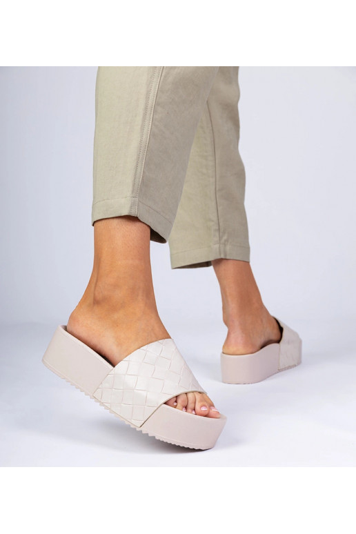 Beige Damen Hausschuhe mit Mustern... Beige Damen Hausschuhe mit Mustern...