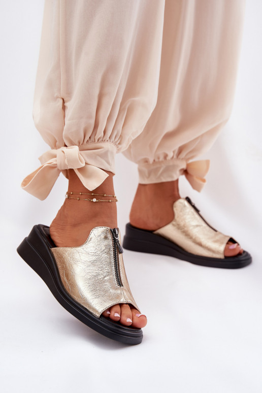 Damenhausschuhe Auf einem Keil mit Reißverschlüssen goldene Farbe Irriva Damenhausschuhe Auf einem Keil mit Reißverschlüssen goldene Farbe Irriva