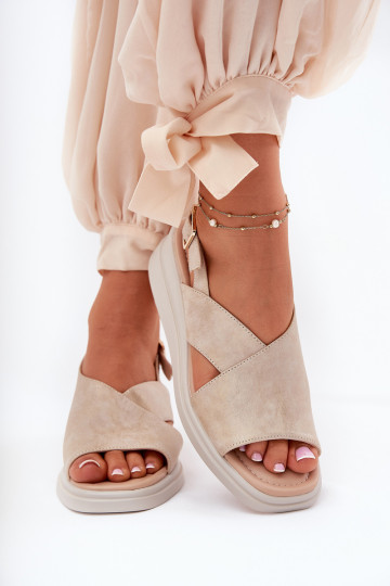 Damensandalen Auf einem Keil aus Öko-Leder goldene Farbe Quilara 2
