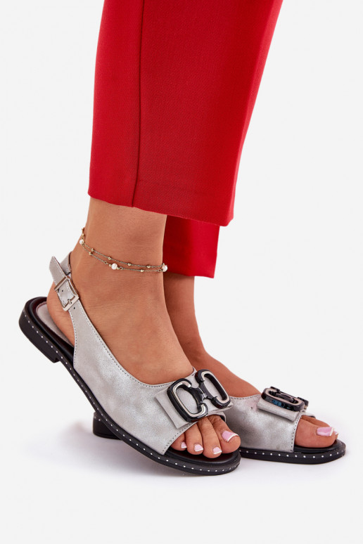 Flache Sandalen mit Ornamenten Eko Haut Silberfarbe Lilria Flache Sandalen mit Ornamenten Eko Haut Silberfarbe Lilria