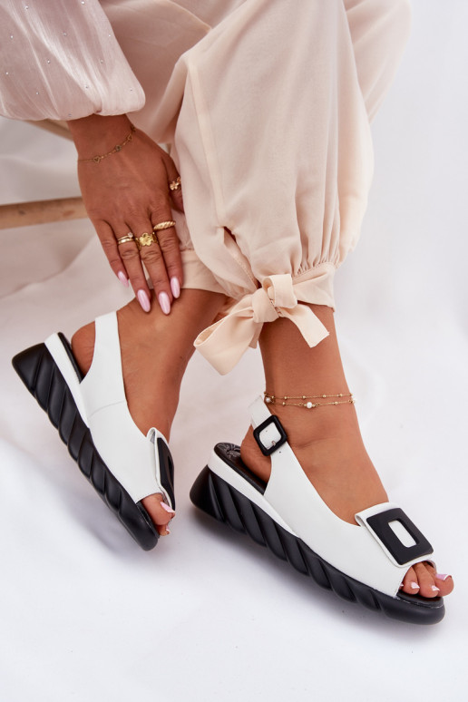 Damensandalen Feminin Auf einem Keil mit Dekoration Artiker 56C2157 Zueiße Farbe