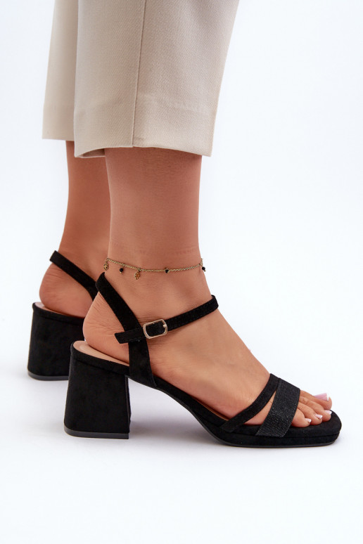 Elegantiškos aukštakulnės basutės...