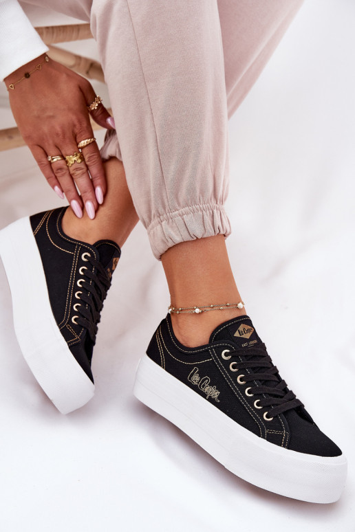 Textil-Sneaker mit einer Plattform Lee Cooper LCIN-25-31-3431L schZuarze Farbe Textil-Sneaker mit einer Plattform Lee Cooper LCIN-25-31-3431L schZuarze Farbe