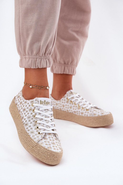 Gemustert Freizeitschuhe mit einer Plattform Mit Zopf Lee Cooper LCIN-25-08-3648L INeiß-goldene Farbe Gemustert Freizeitschuhe mit einer Plattform Mit Zopf Lee Cooper LCIN-25-08-3648L INeiß-goldene Farbe