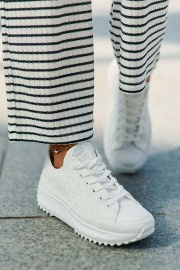 Freizeitschuhe Z Haftem mit einer Plattform Lee Cooper LCIN-25-31-3465L Zueiße Farbe 2