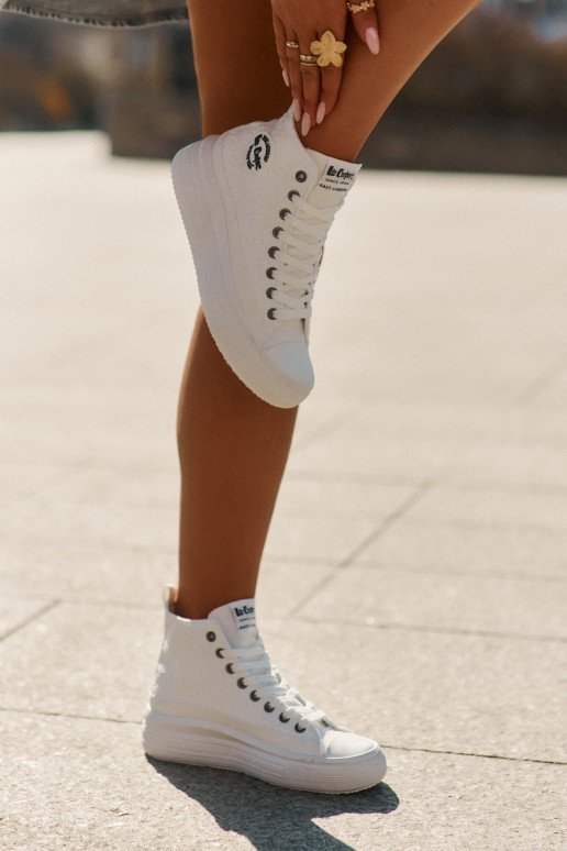 Freizeitschuhe mit einer Plattform Lee Cooper LCIN-25-44-3209L Biale