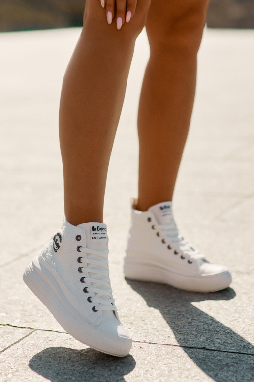 Freizeitschuhe mit einer Plattform Lee Cooper LCIN-25-44-3209L Biale