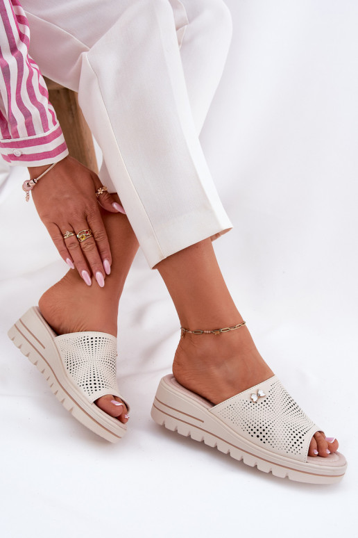 Lederhausschuhe Feminin Auf einem Keil Vinceza 41477 Beige