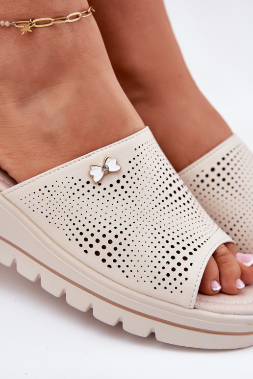 Lederhausschuhe Feminin Auf einem Keil Vinceza 41477 Beige