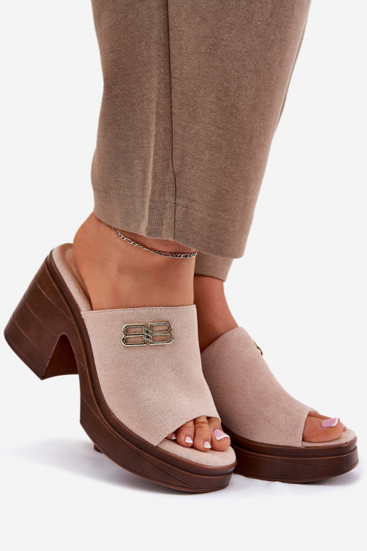 Damenhausschuhe Auf massiven Absätzen Ze goldene Farbem Detalem Vinceza 17400 Beige