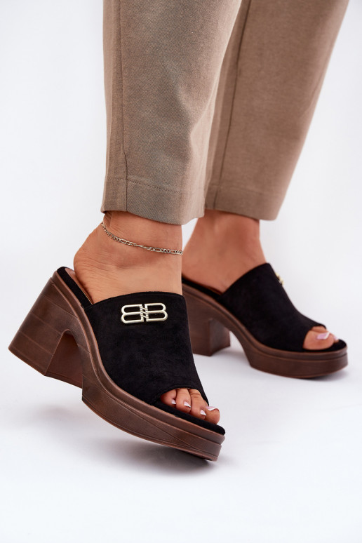 Damenhausschuhe Auf massiven Absätzen Ze goldene Farbem Detalem Vinceza 17400 schZuarze Farbe