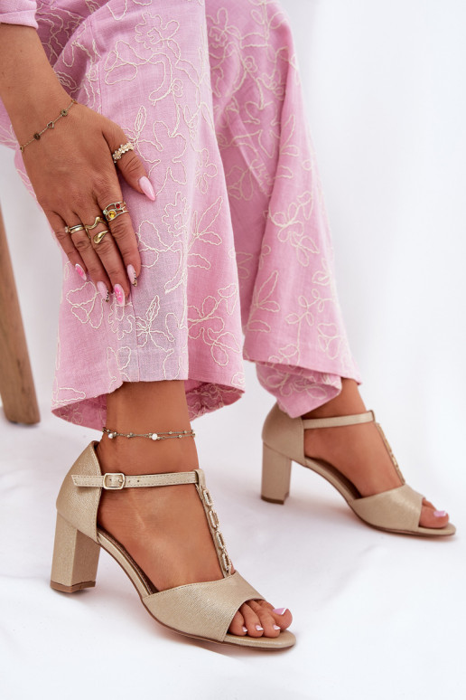 Damen-Sandalen mit hohen Absätzen mit verzierten Absätzen aus Öko-Leder goldene Farbe Triavera Damen-Sandalen mit hohen Absätzen mit verzierten Absätzen aus Öko-Leder goldene Farbe Triavera