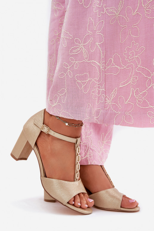 Damen-Sandalen mit hohen Absätzen mit verzierten Absätzen aus Öko-Leder goldene Farbe Triavera Damen-Sandalen mit hohen Absätzen mit verzierten Absätzen aus Öko-Leder goldene Farbe Triavera