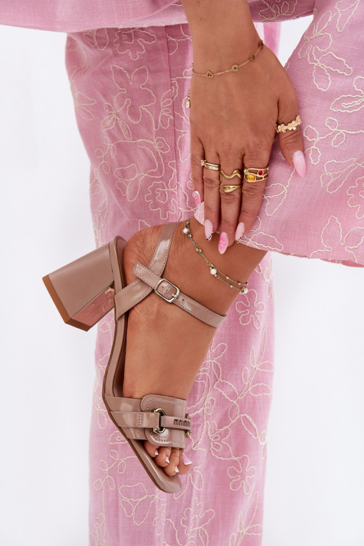 Haut Lackierte Sandalen für Damen mit Absätzen Beige Mevonelle