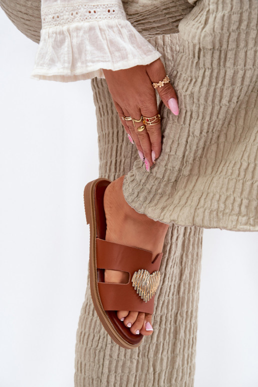 Damenhausschuhe mit breiten Absätzen mit goldenen Details braune Farbe Karinma