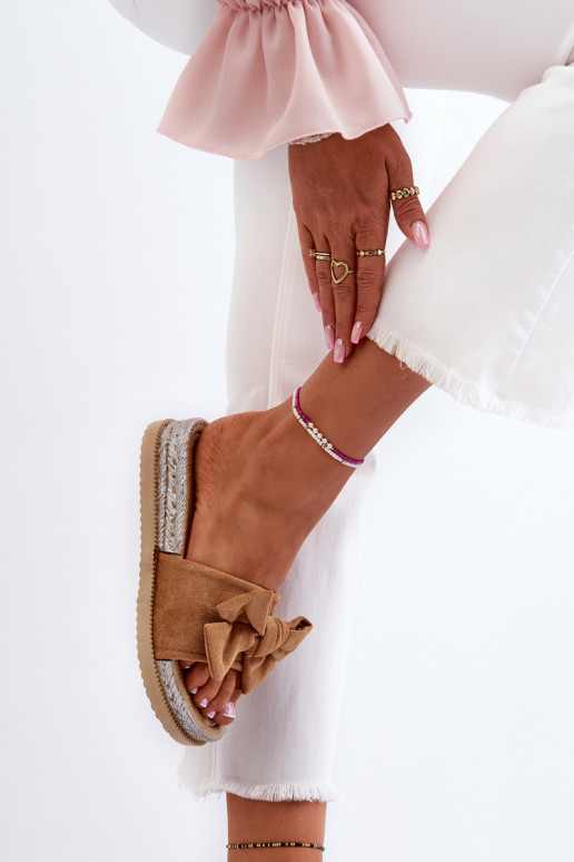 Feminin Hausschuhe mit einer Plattform mit Bändern braune Farbe Aflia