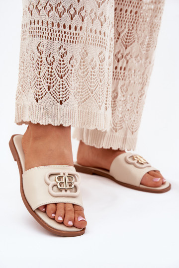 Flache Damen-Pantoletten mit eleganten Details Nenitta in Sandfarbe