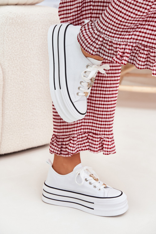 Freizeitschuhe mit einer Plattform Ze goldene Farbemi Przypinkami Zueiße Farbe Fiorina