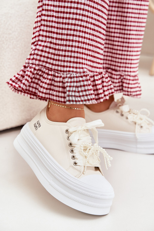 Freizeitschuhe mit einer Plattform Mit Dekorationen Schnürungm Beige Tivora