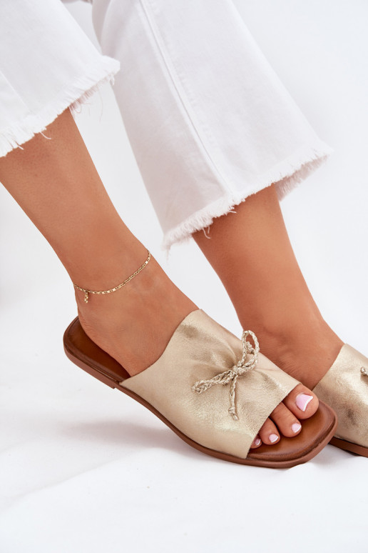 Damenhausschuhe mit breiten Absätzen Mit Dekorationen INiązaniem goldene Farbe Norela