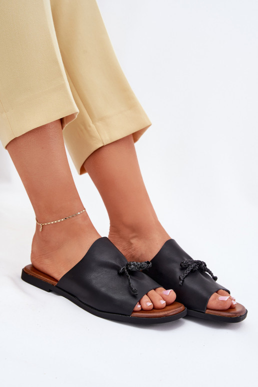 Damenhausschuhe mit breiten Absätzen Mit Dekorationen INiązaniem schZuarze Farbe Norela