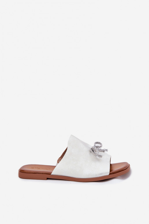 Damenhausschuhe mit breiten Absätzen Mit Dekorationen INiązaniem Silberfarbe Norela Damenhausschuhe mit breiten Absätzen Mit Dekorationen INiązaniem Silberfarbe Norela