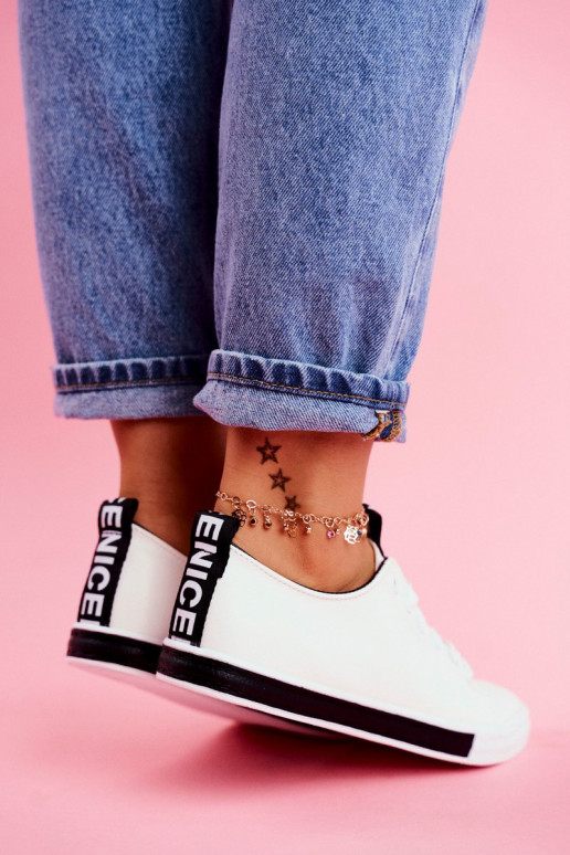 Klassische Sneaker-Stilvolllle schZuarze Farbe Ville