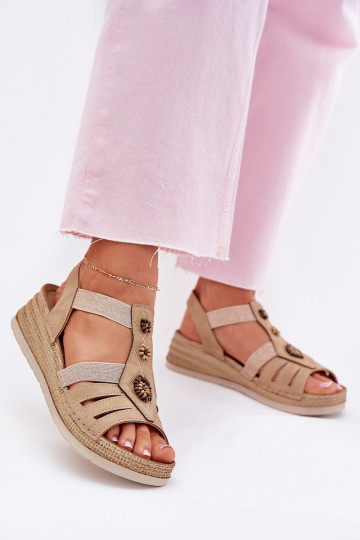 Damensandalen Auf einem Keil mit schönen Details Inblu RV000015 Beige