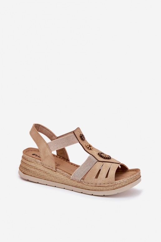 Damensandalen Auf einem Keil mit schönen Details Inblu RV000015 Beige