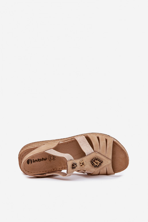 Damensandalen Auf einem Keil mit schönen Details Inblu RV000015 Beige