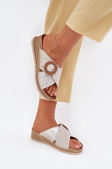 Damenpantoletten auf Plateau dekoriert mit Schnallen Inblu RV000012 in elfenbeinfarbener Farbe