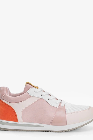 Weiße Schuhe mit gelben...