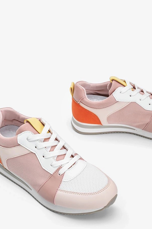 Weiße Schuhe mit gelben Einsätzen,...