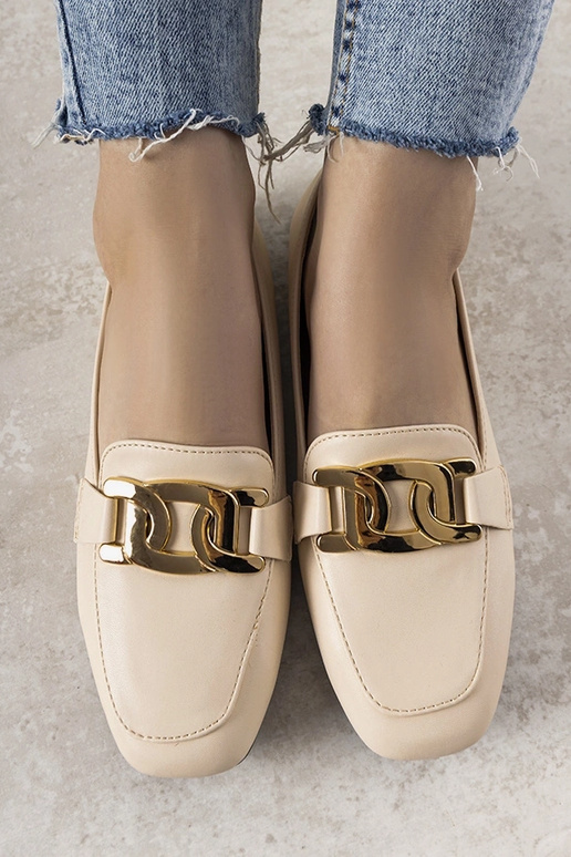 Beige Loafer mit goldener Verzierung... Beige Loafer mit goldener Verzierung...