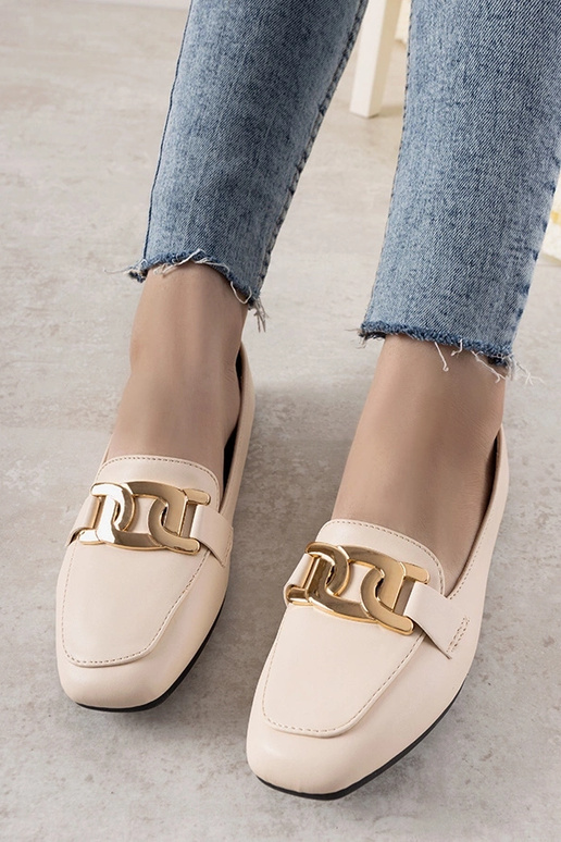 Beige Loafer mit goldener Verzierung... Beige Loafer mit goldener Verzierung...