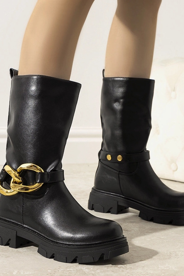Schwarze isolierte Stiefeletten mit Harrison-Kette