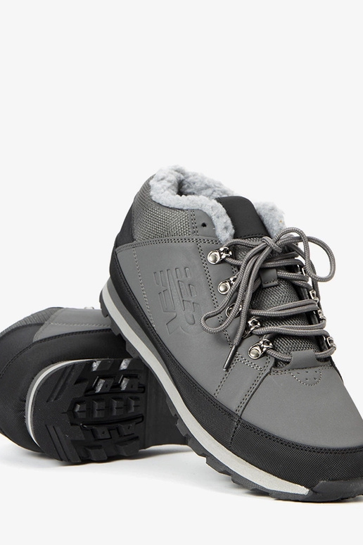 Graue isolierte Sportschuhe für... Graue isolierte Sportschuhe für...