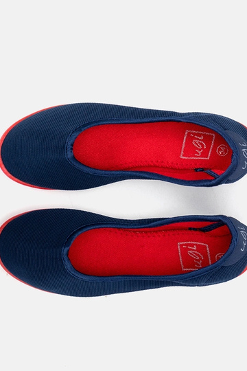 Marineblaue und rote... 2