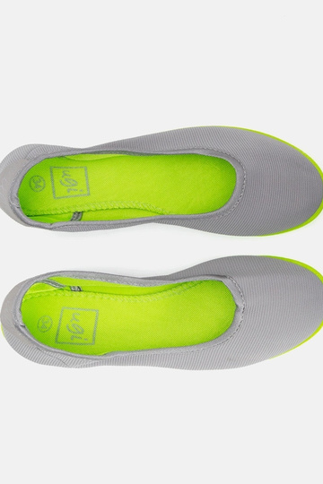Graugrüne Kinderballerinas...